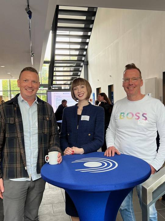 Foto der drei Vortragenden von links nach rechts: Dr. Björn Möller (HIS-HE), Viktoria Jäger (TU Dortmund), Prof. Dr. Uwe Wilkesmann (TU Dortmund).