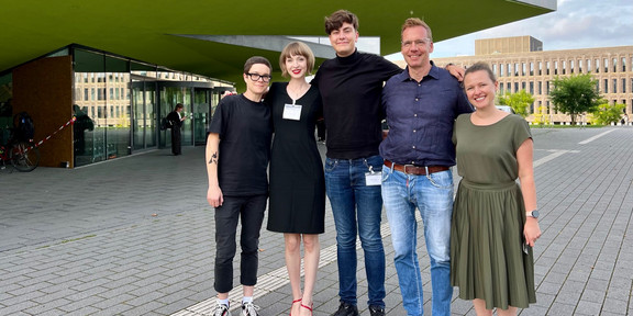Teamfoto auf der GfHf-Tagung. Von links nach rechts: Dr. Sabine Lauer, Viktoria Jäger, David Wiegmann, Prof. Dr. Uwe Wilkesmann, Olga Wagner